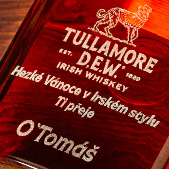 Tullamore D.E.W. 1L 40% s vygravírovaným věnováním zdarma